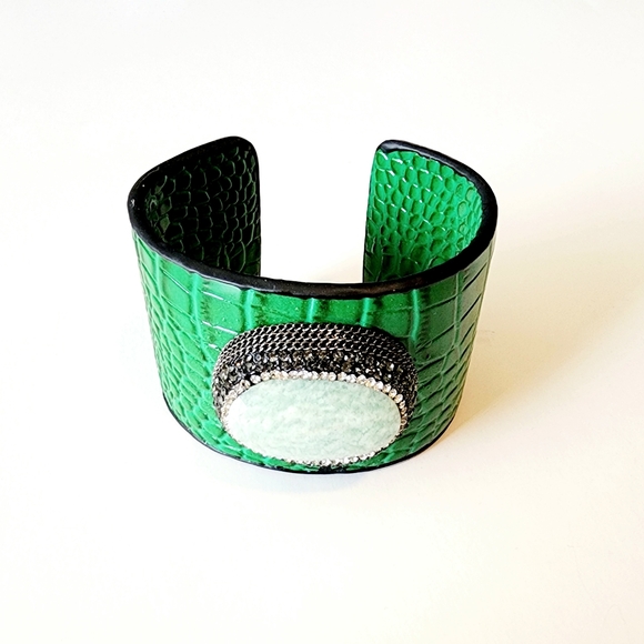 Chain Wrapped Green Quartz Embossed Green Leather Cuff Bracelet - Picture 2 of 3